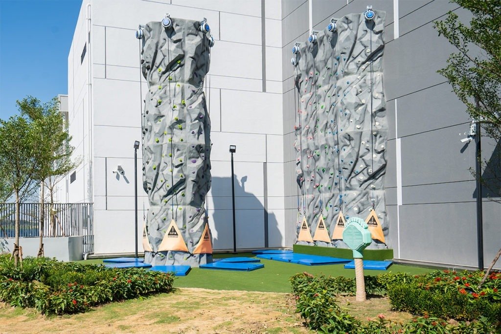 Aeon Climbing Wall - Tower Phnom Penh